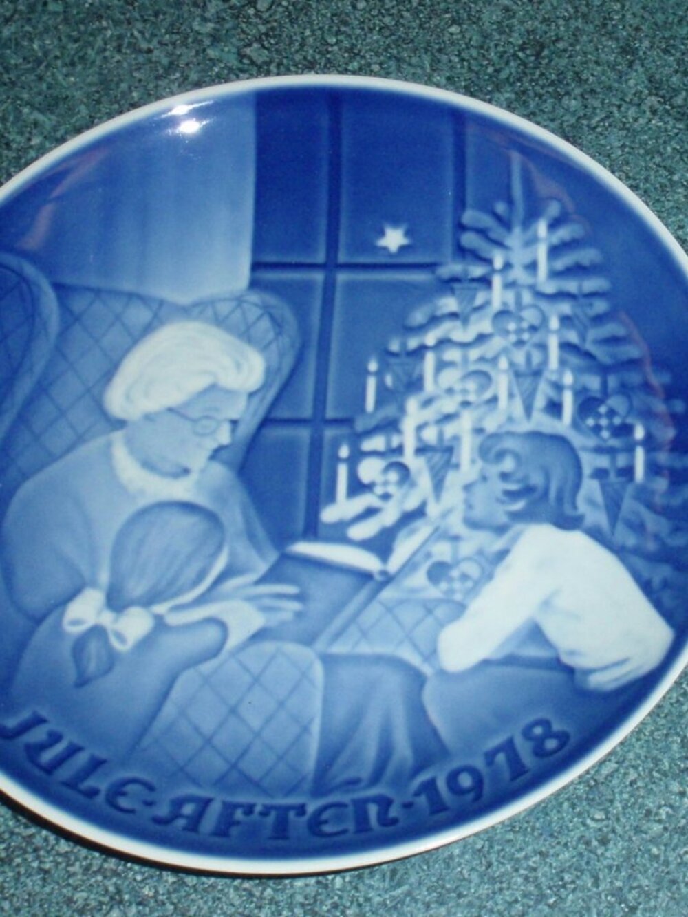 "A CHRISTMAS TALE" 1978 B&G BING & GRONDAHL DENMARK FLOW BLUE CHRISTMAS PLATE